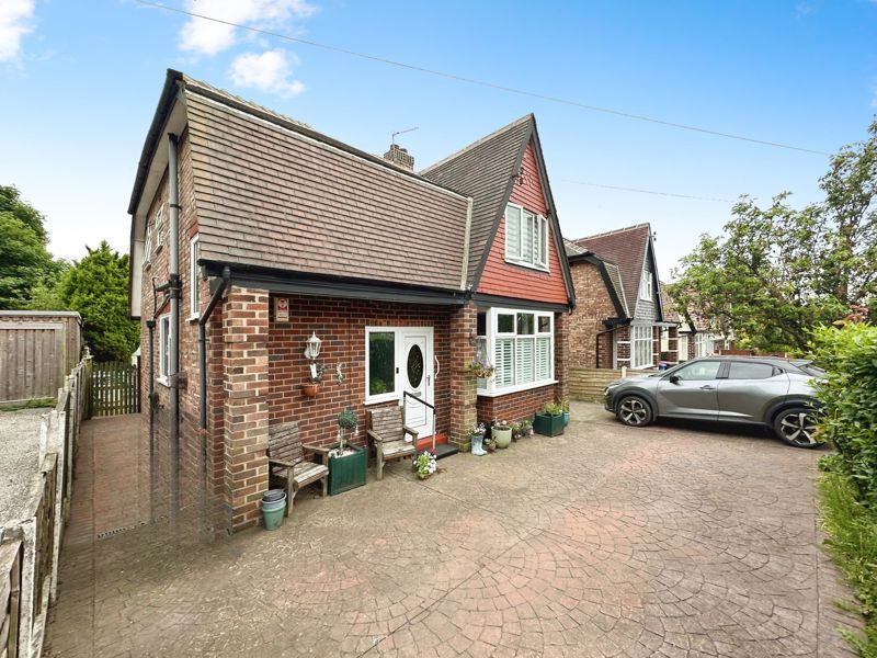 3 bed detached house for sale in Cholmondeley Road, Salford M6, £