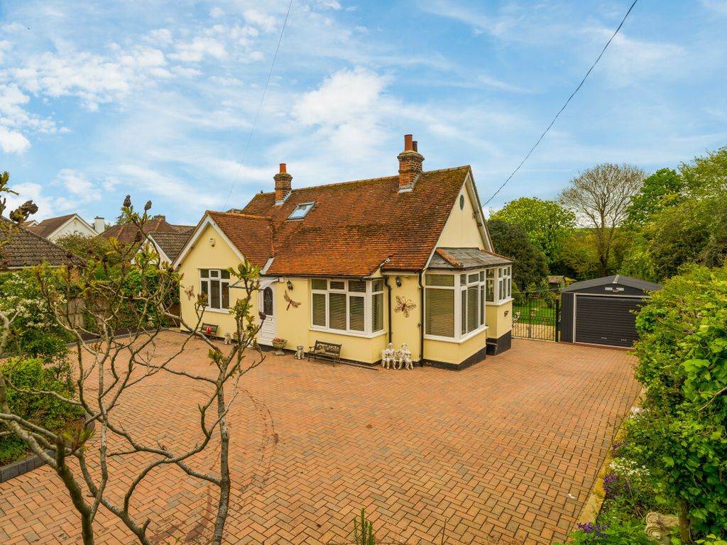 3 bed bungalow for sale in London Road, Newport, Saffron Walden, Essex