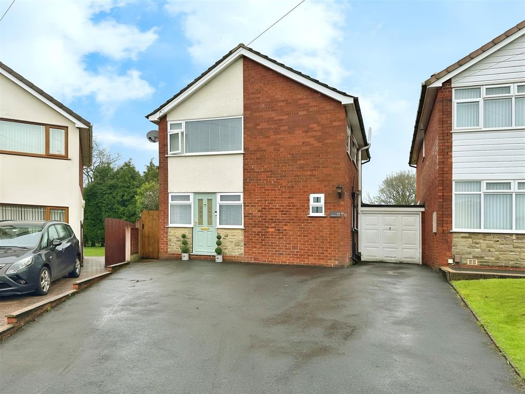3 bed link detached house for sale in High View Road, Endon