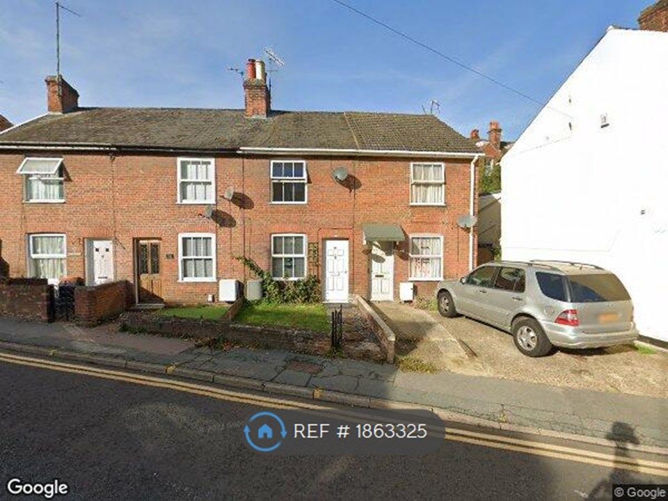 2 bed terraced house to rent in Maldon Road, Colchester CO3, £1,100 pcm