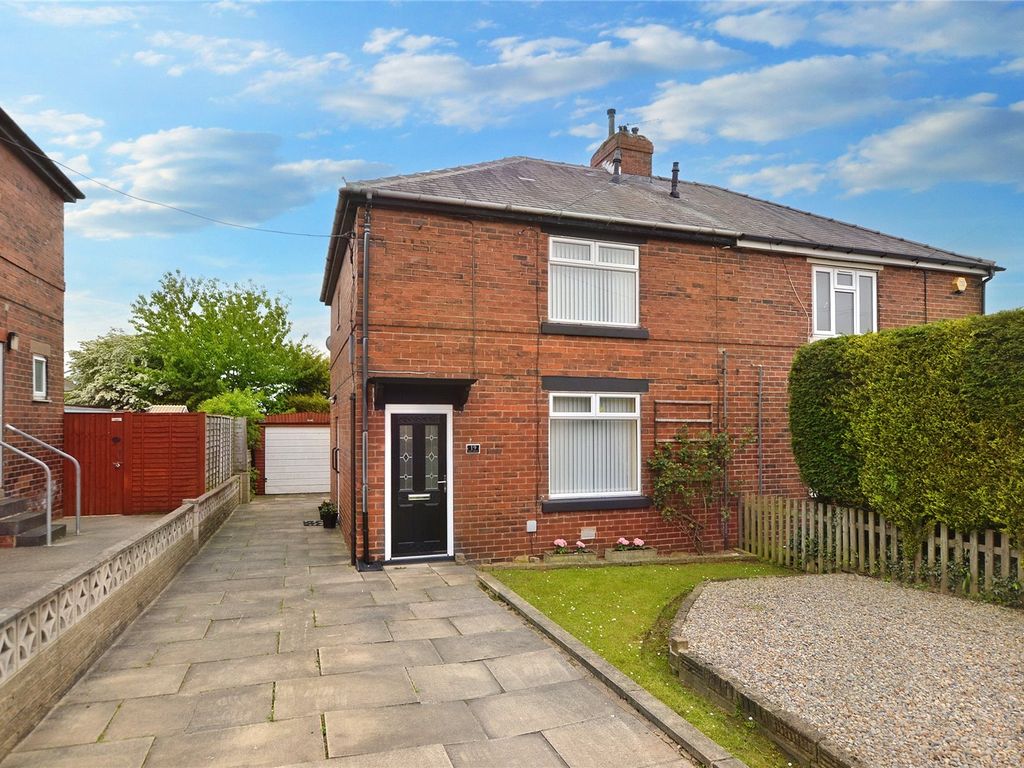 3 bed semidetached house for sale in The Drive, Swillington, Leeds