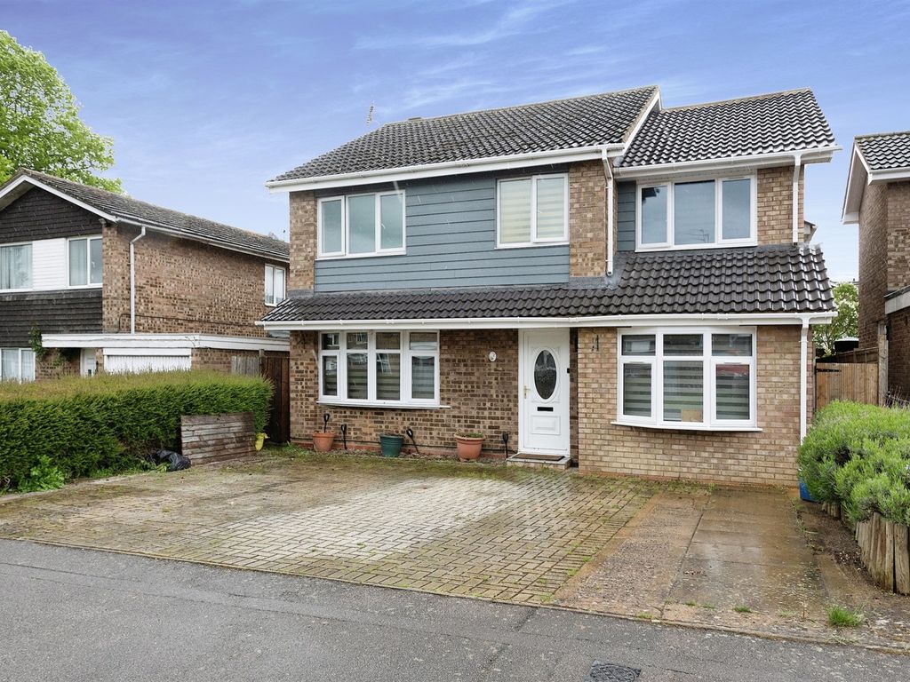 5 bed detached house for sale in Longfellow Drive, Newport Pagnell MK16