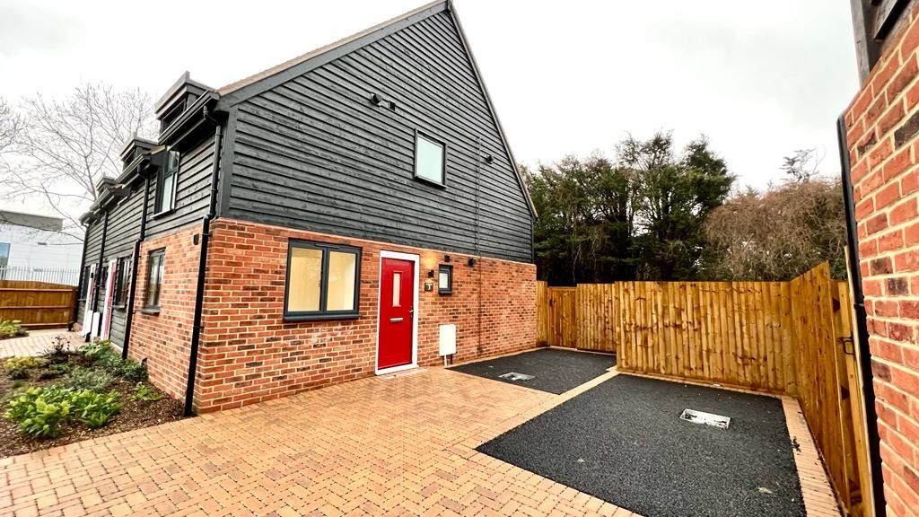 2 bed detached house to rent in Warley Street, Great Warley, Brentwood