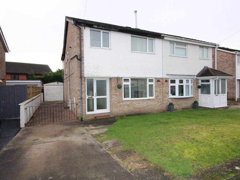 4 bed semidetached house to rent in Lapwing Avenue, Caldicot, Mon