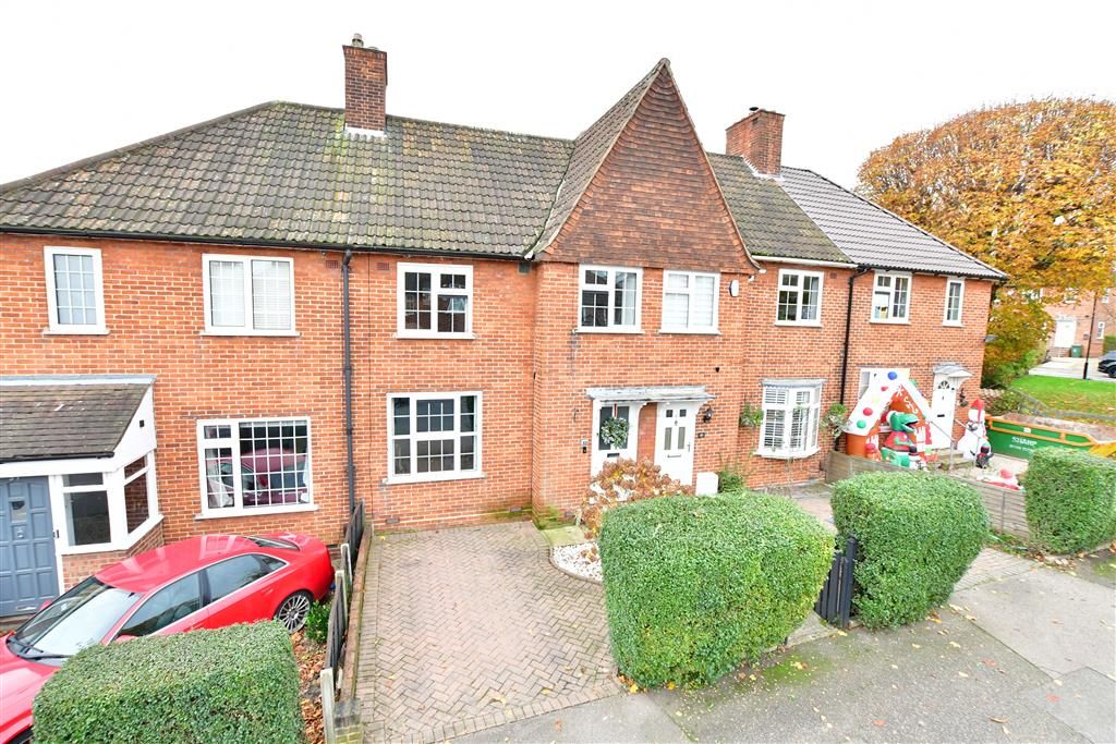 3 bed terraced house for sale in Groveside Road, London E4, £525,000