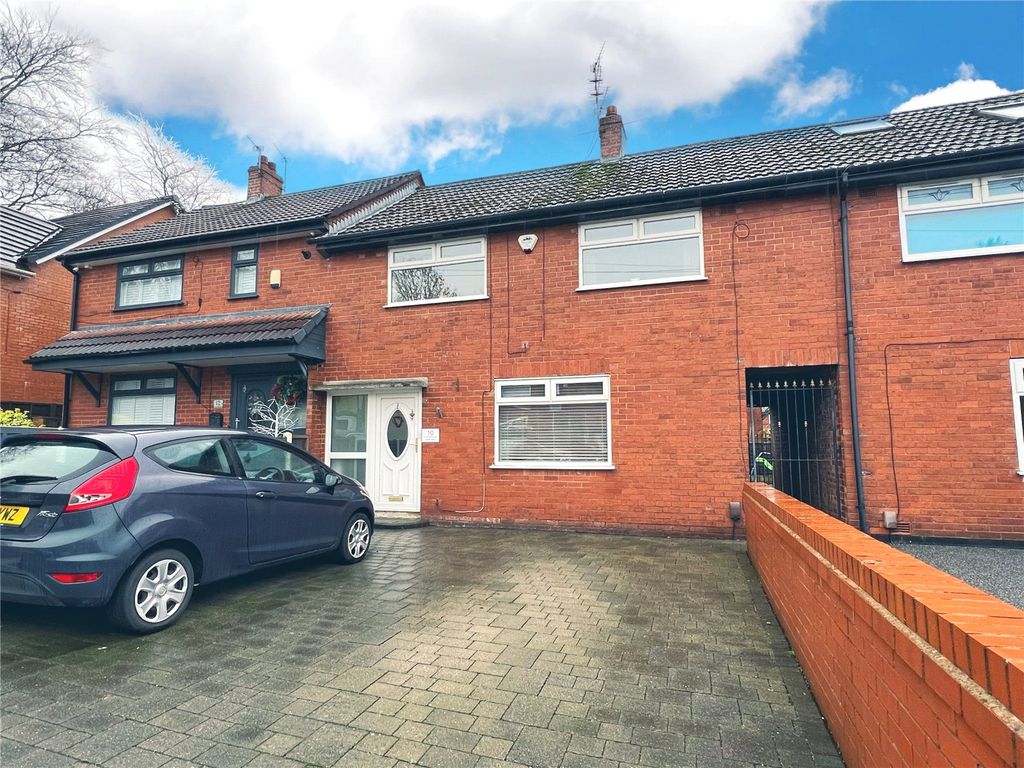 3 bed town house for sale in Chesterfield Grove, AshtonUnderLyne