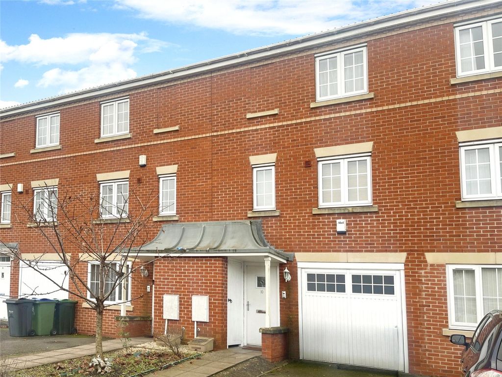 3 bed terraced house to rent in Callaghan Drive, Tividale, Oldbury