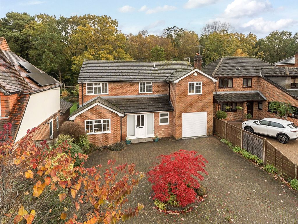 4 bed detached house for sale in Red House Lane, Elstead GU8, £925,000