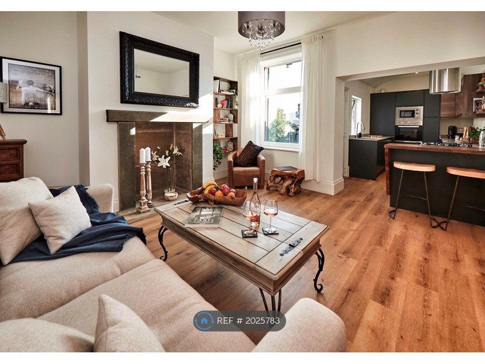 3 bed end terrace house to rent in Hill Street, Colne BB8, £2,250 pcm