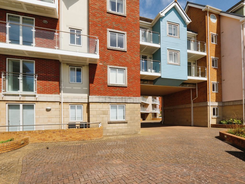 2 bed flat for sale in Chine, Bournemouth BH5 Zoopla