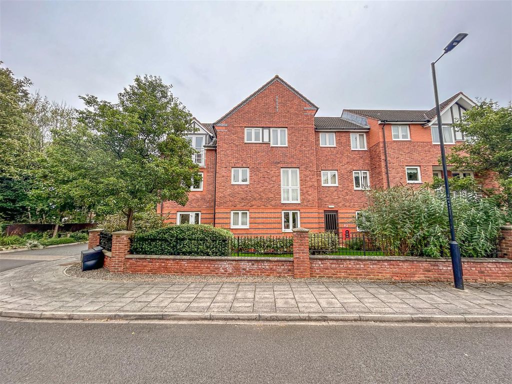 2 bed flat for sale in Highbridge, Gosforth, Newcastle Upon Tyne NE3, £