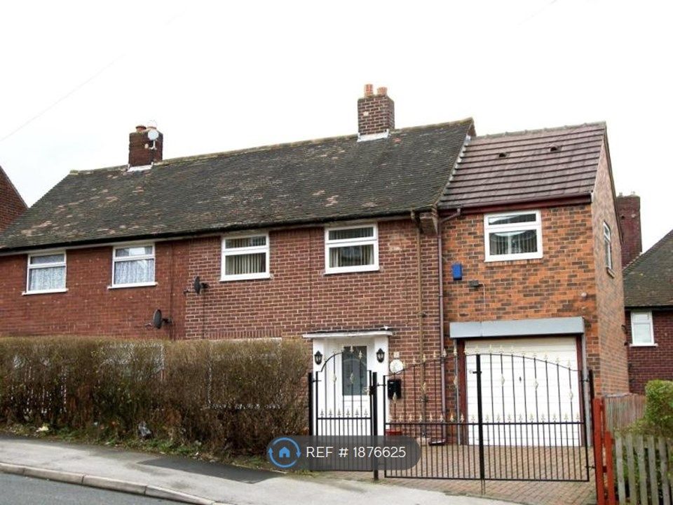 3 bed semidetached house to rent in Blue Hill Lane, Leeds LS12, £925