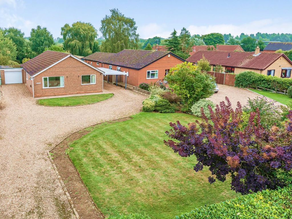 3 bed detached bungalow for sale in Elmhirst Road, Horncastle, Lincs