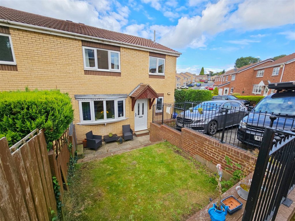2 bed town house for sale in Stonegarth Close, Cudworth, Barnsley S72