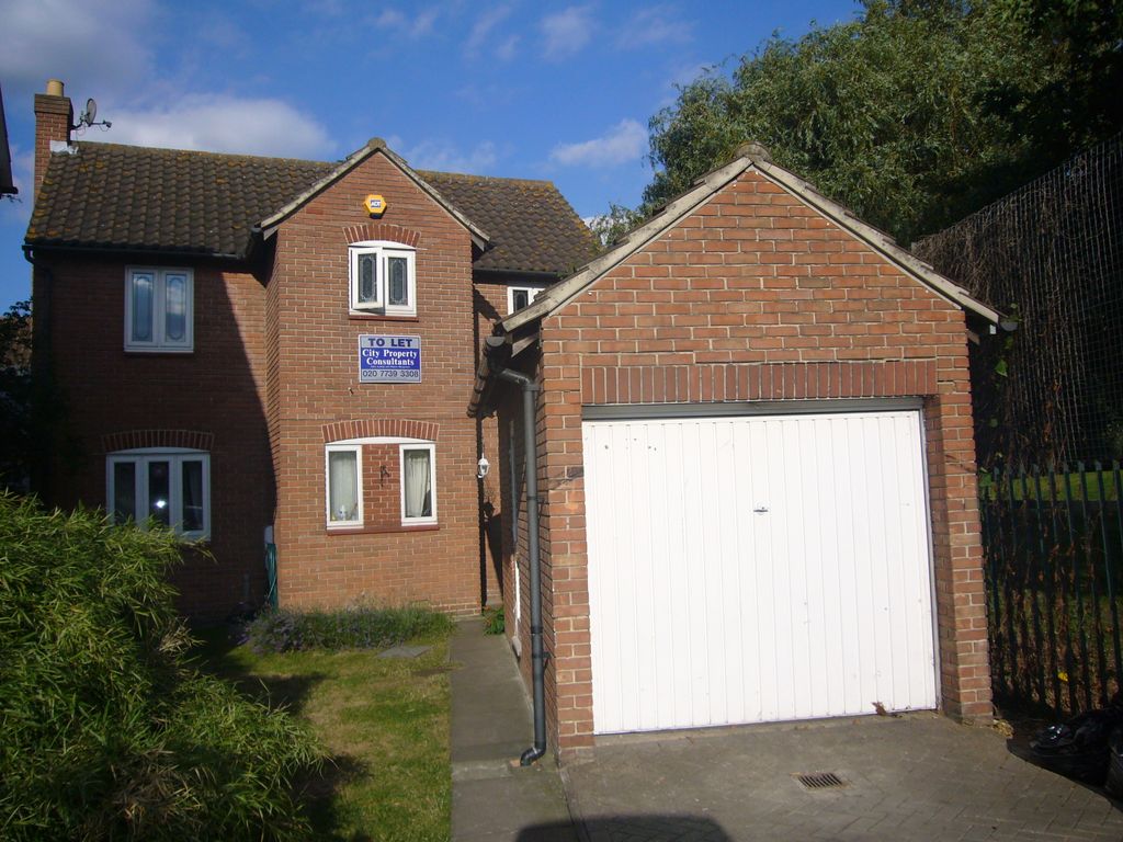 5 bed detached house to rent in Broadgate Road, London E16 Zoopla