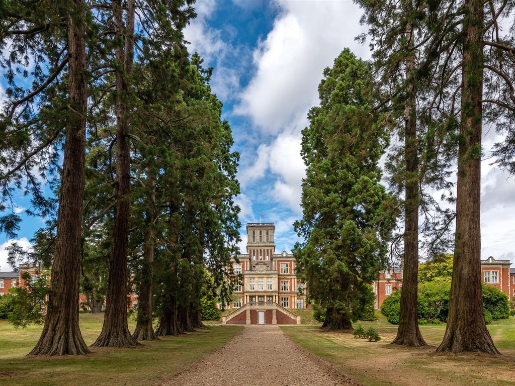 Royal Earlswood Park, Redhill RH1  