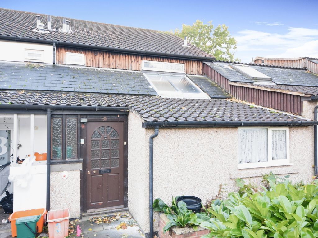 4 bed terraced house for sale in Rye Mead, Langdon Hills, Basildon SS16