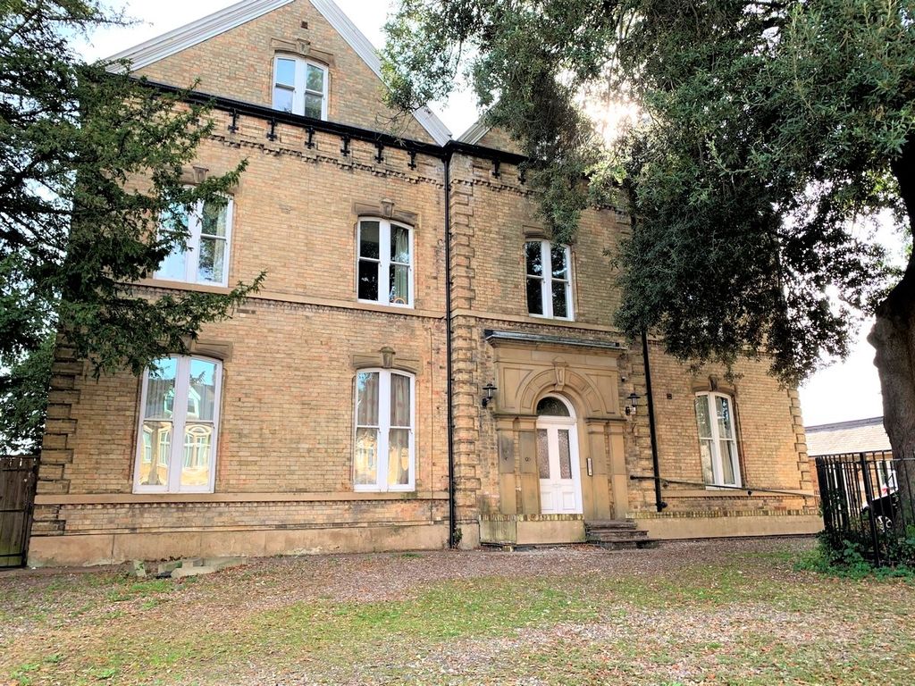 2 bed flat to rent in South Street, Cottingham HU16, £695 pcm Zoopla