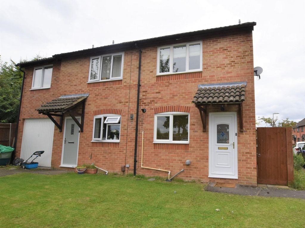 2 bed semidetached house to rent in Peachey Drive, Thatcham, Berkshire