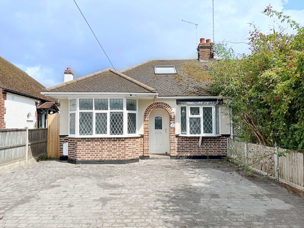 3 bed semidetached bungalow to rent in Wells Avenue, SouthendOnSea