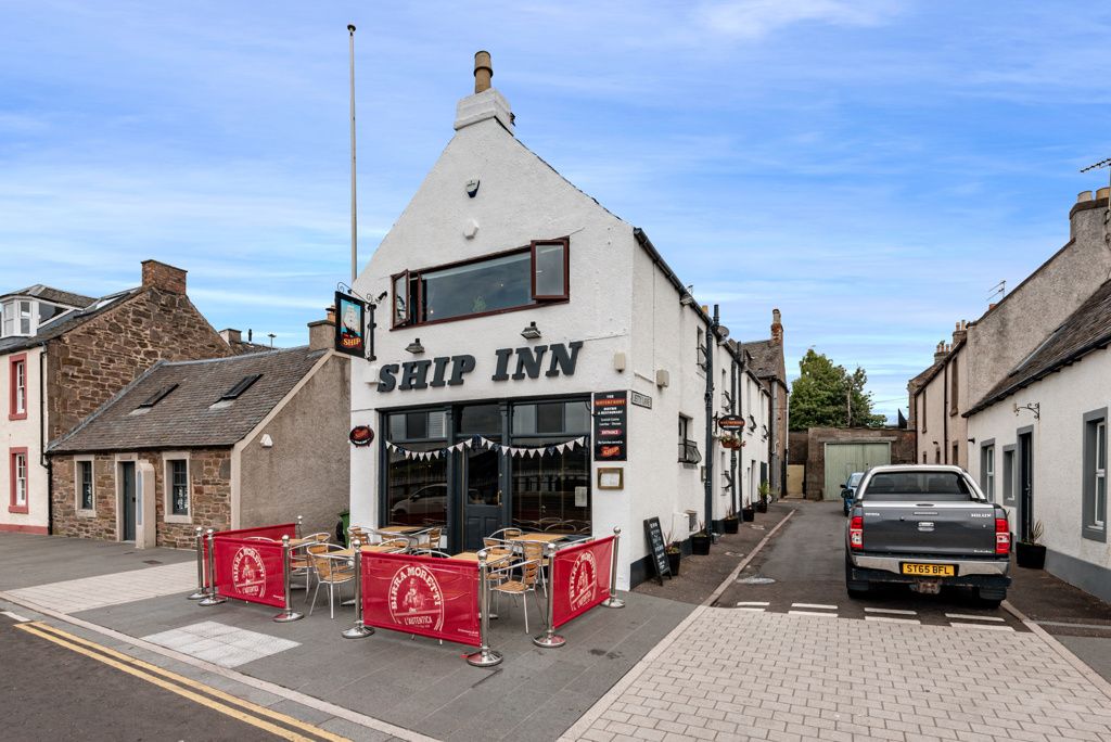 Pub/bar for sale in The Ship Inn & Waterfront Restaurant, 121 Fisher Street, Broughty Ferry