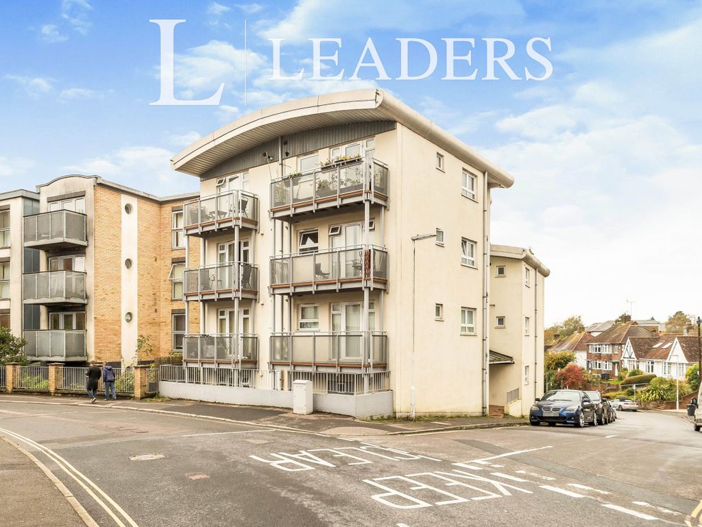 2 bed flat to rent in Dallaway Gardens, East Grinstead RH19, £1,050 pcm Zoopla