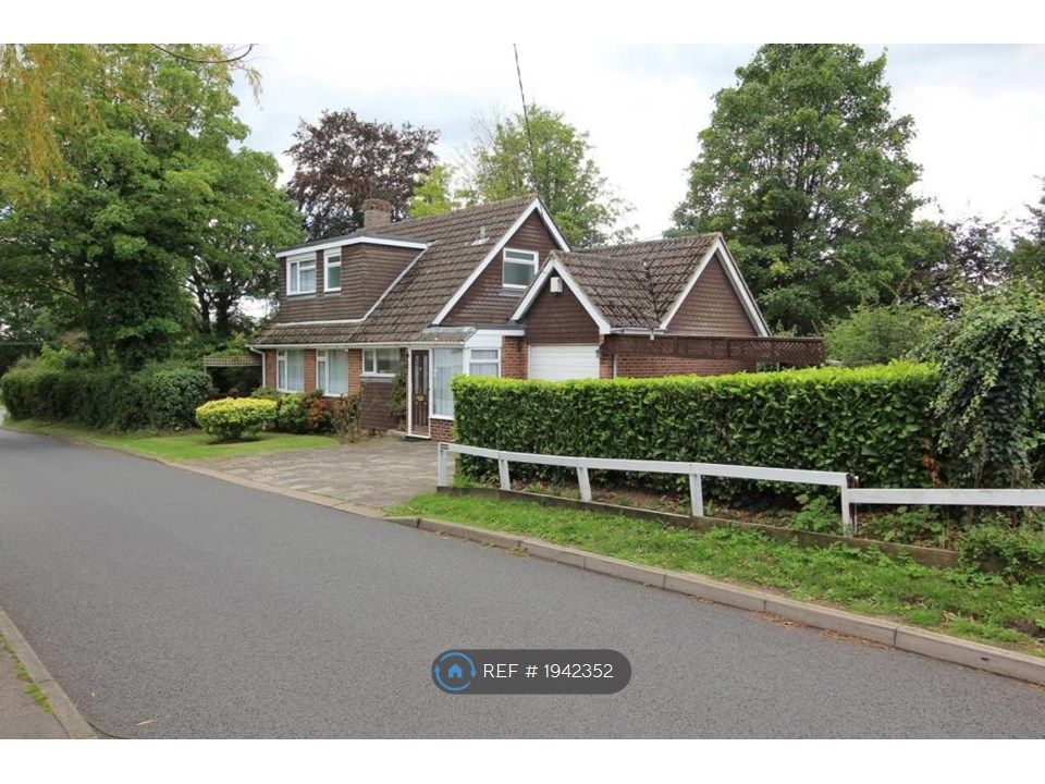 3 bed detached house to rent in The Street, Galleywood, Chelmsford CM2