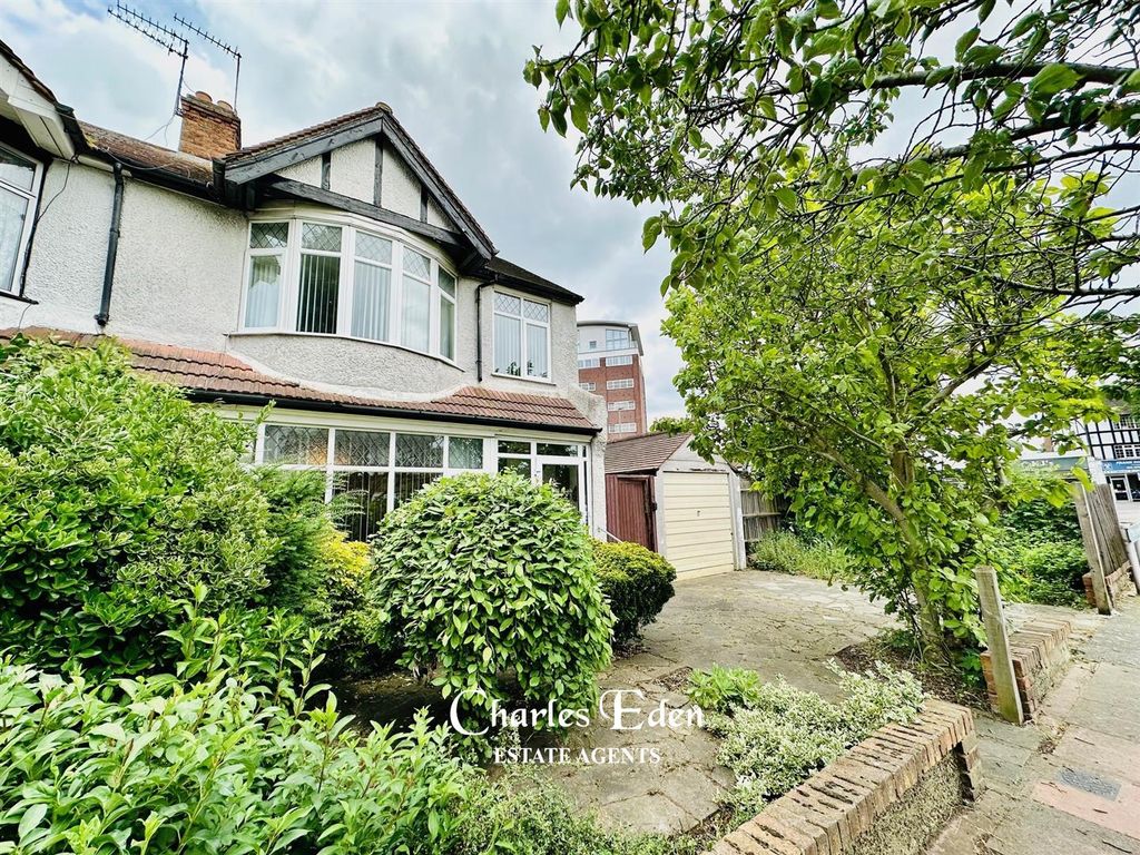 3 bed end terrace house for sale in St. James's Avenue, Beckenham BR3