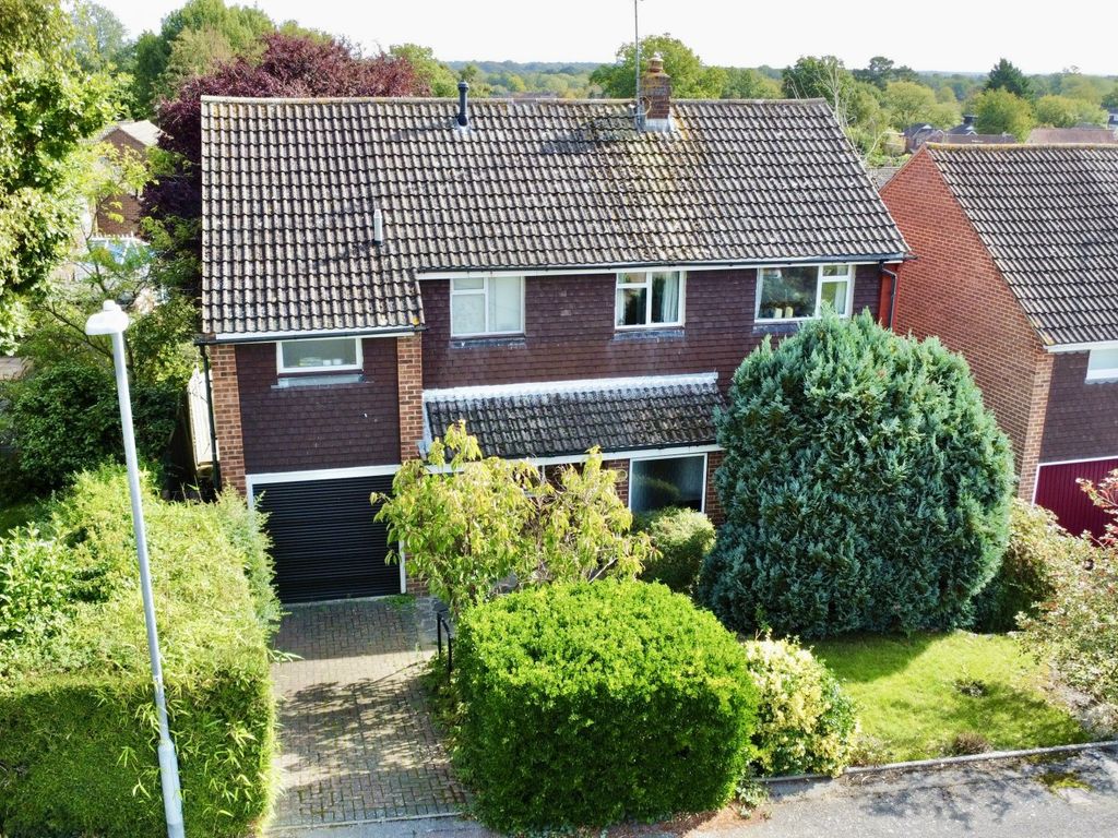 4 bed detached house for sale in Hone Hill, Sandhurst, Berkshire GU47, £525,000 Zoopla