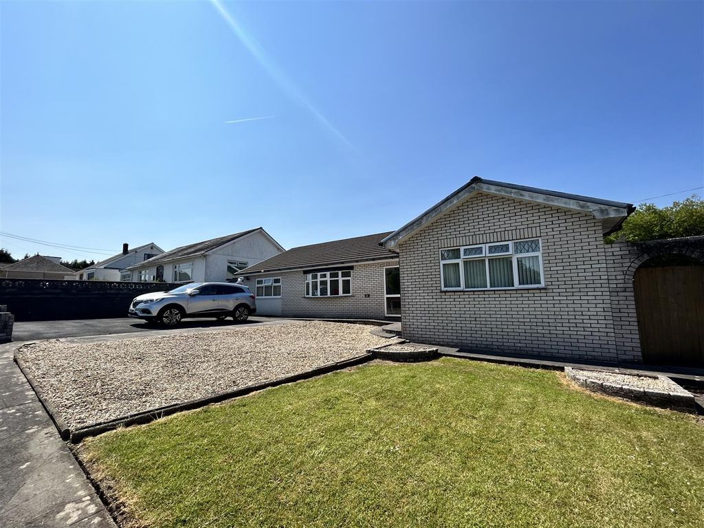 3 bed bungalow for sale in Black Lion Road, Gorslas, Llanelli SA14, £