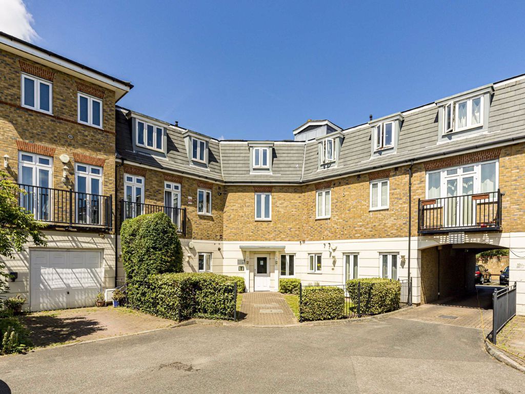 Elizabeth Gardens, Isleworth TW7  