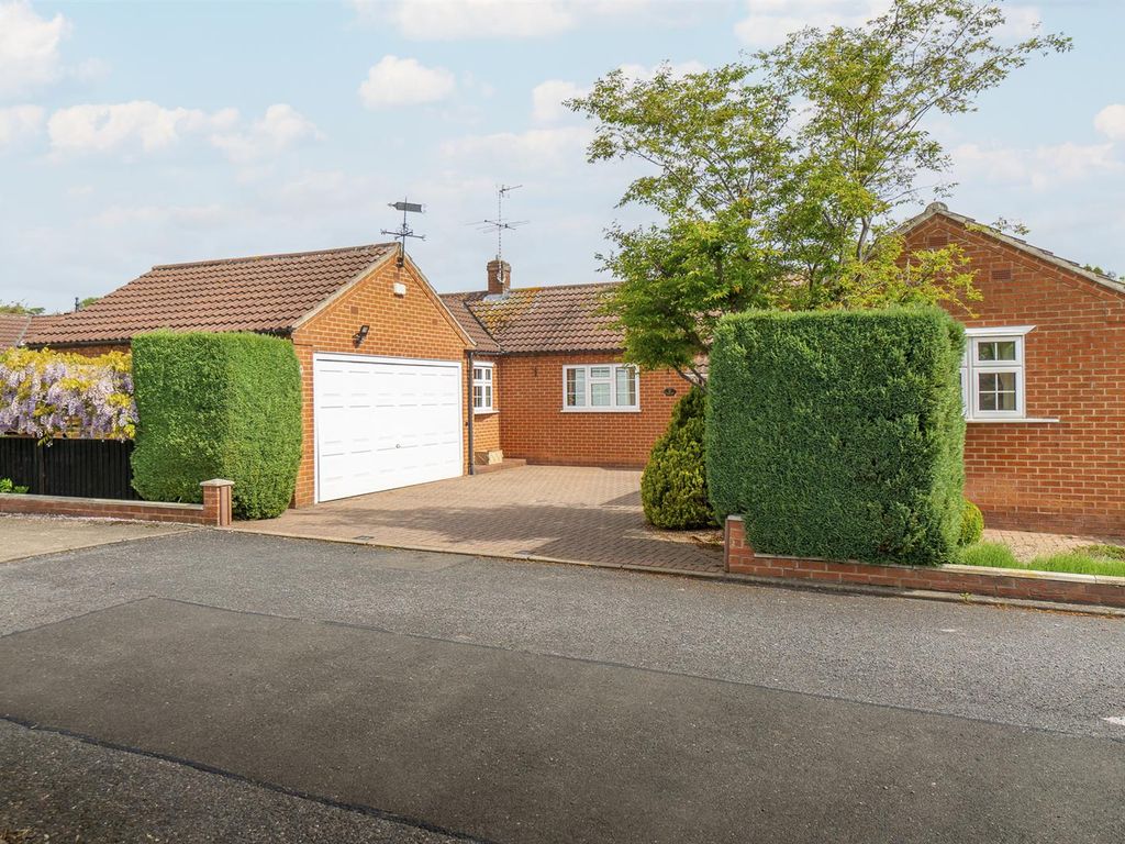 3 bed detached bungalow for sale in Merevale Close, Lowdham, Nottingham