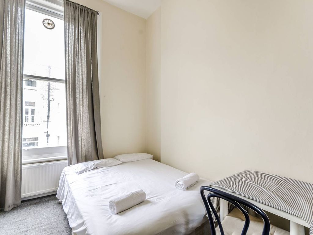 Studio to rent in Barons Court, Barons Court, London W14 Zoopla