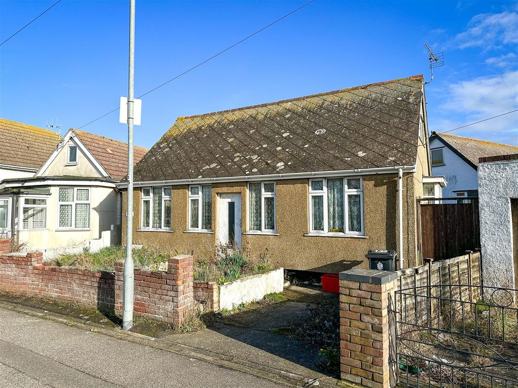 2 bed detached bungalow for sale in Golf Green Road, Jaywick, Clacton