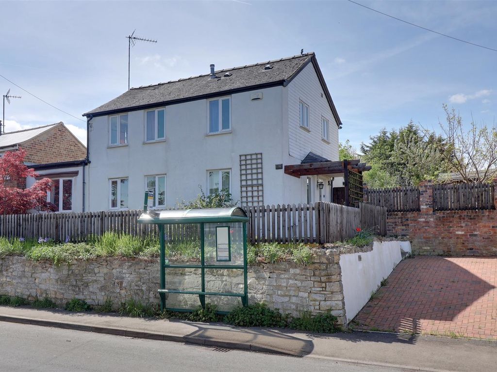 3 bed linkdetached house for sale in Horsefair Street, Charlton Kings