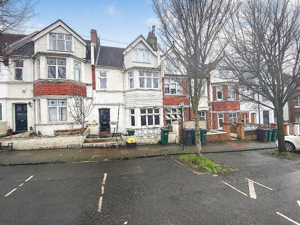 3 bed to rent in Freshfield Road, Brighton BN2, £2,000 pcm