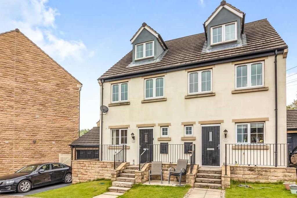 4 bed semidetached house for sale in Wheatley Drive, Woolley Grange