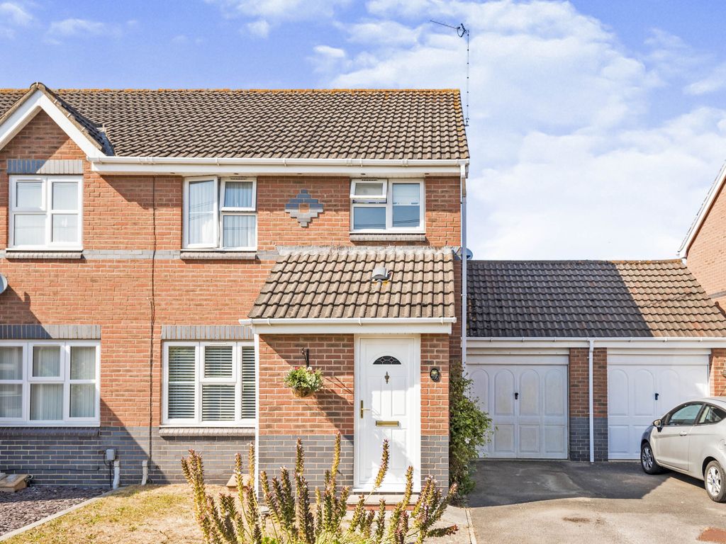 3 bed semidetached house for sale in Bergman Close, Swindon SN25 Zoopla