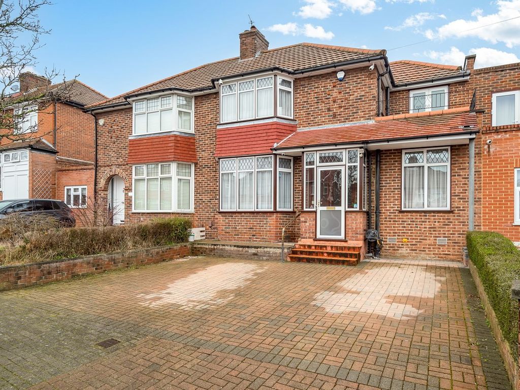 4 bed terraced house for sale in Crummock Gardens, London NW9 Zoopla