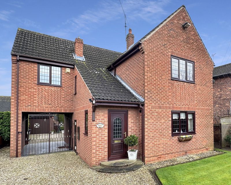 3 bed detached house for sale in Broach Lane, Kellington, Goole DN14, £