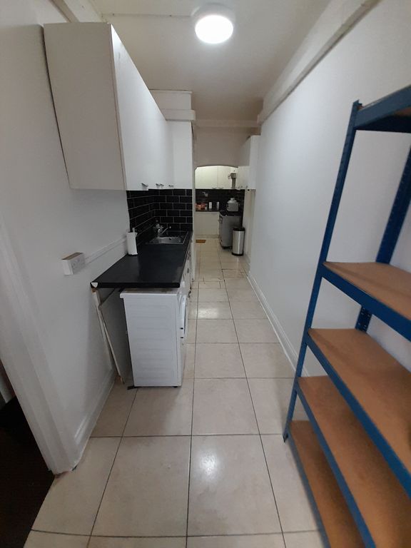 7 bed shared to rent in Shoebury Road, London E6, £750