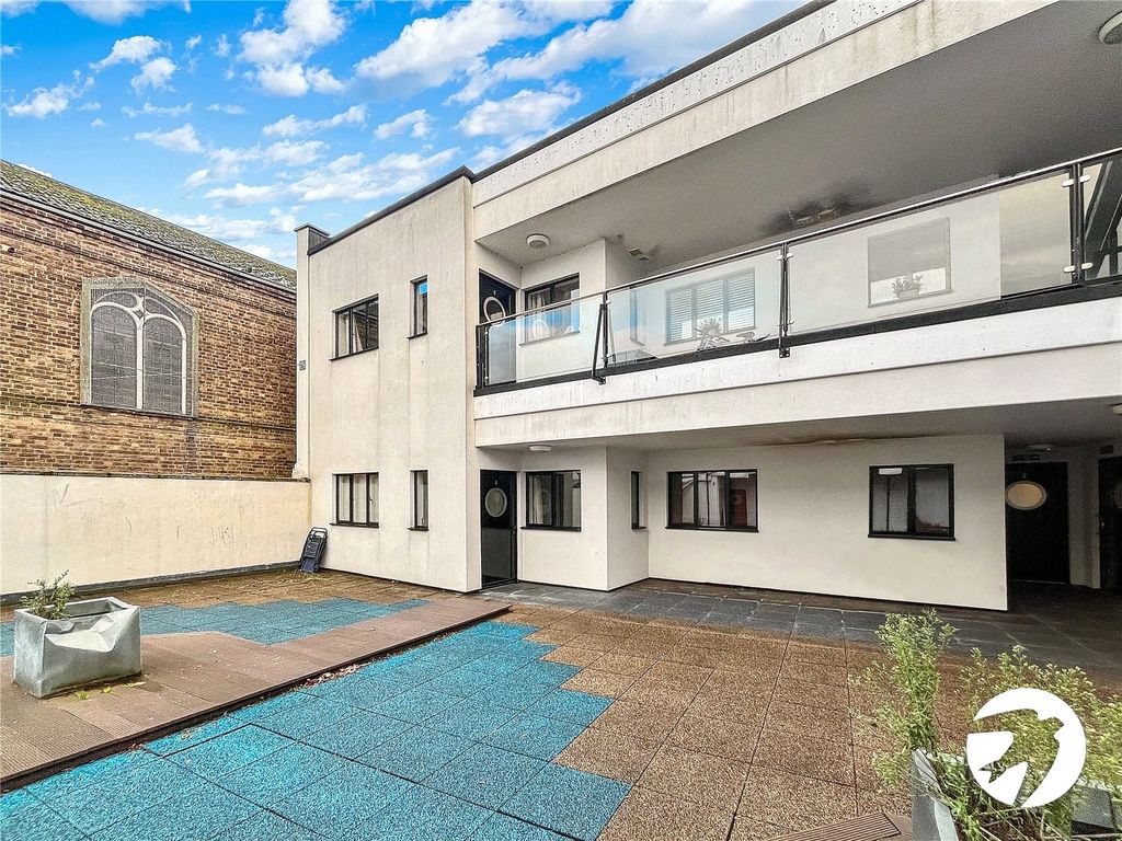 1 bed flat to rent in St. Faiths Street, Maidstone, Kent ME14, £950 pcm