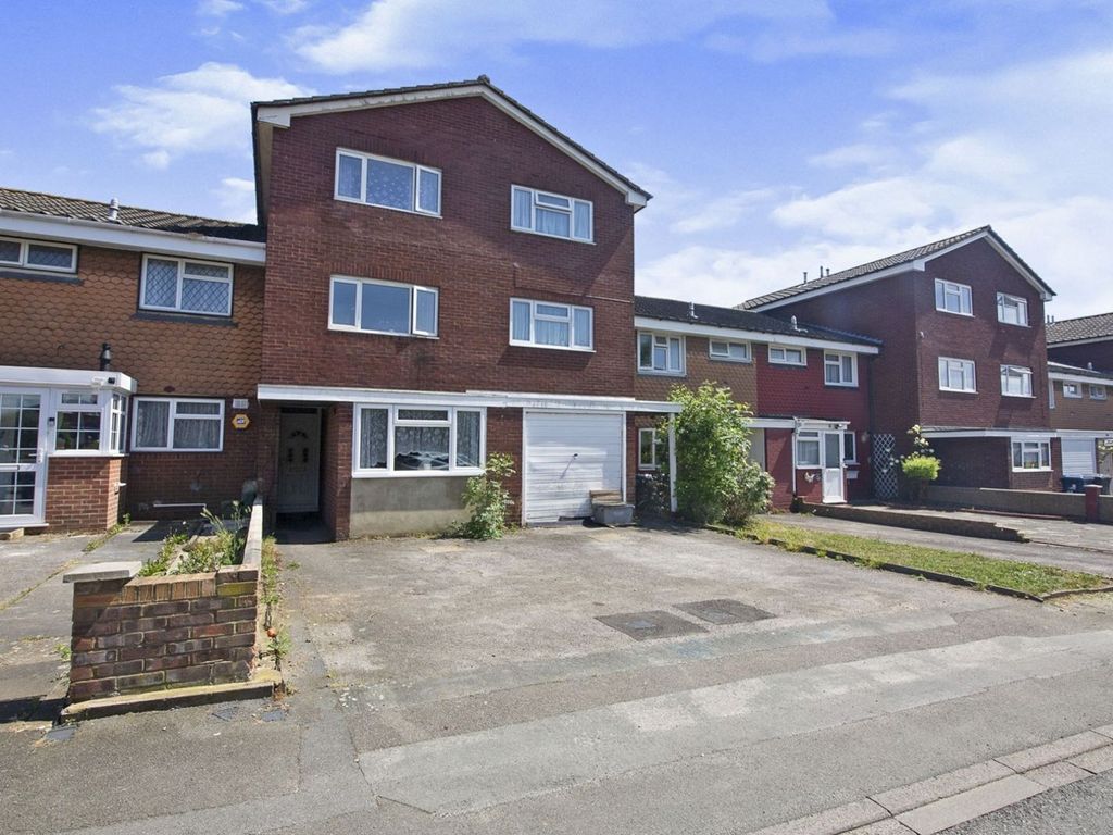 Hemery Road, Greenford UB6  