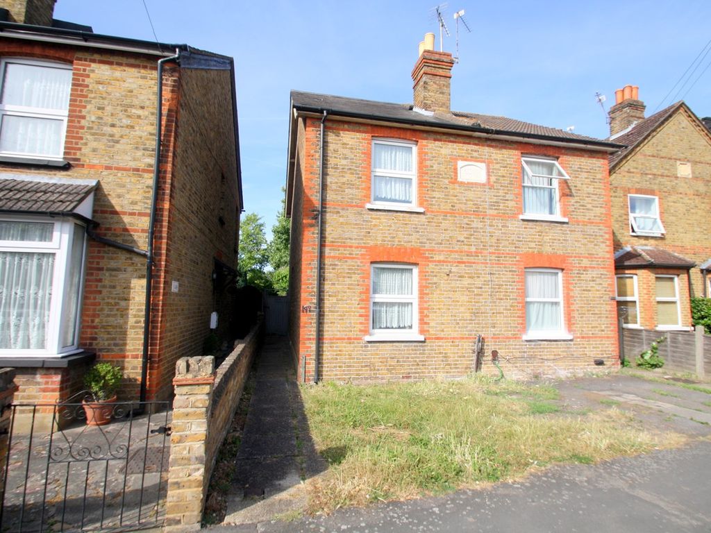 2 bed semidetached house for sale in Wendover Road, StainesUpon