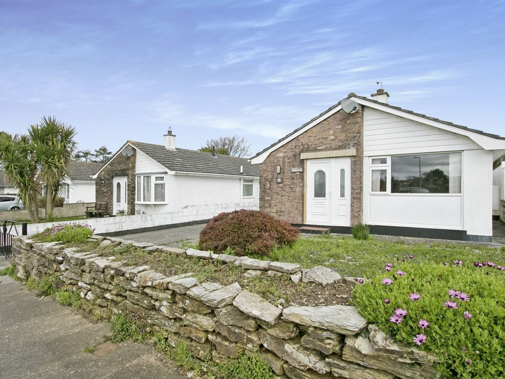 3 bed detached bungalow for sale in Roseland Park, Camborne TR14, £