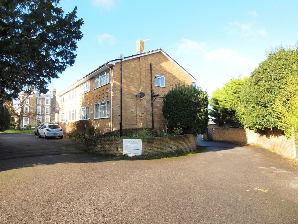 2 bed to rent in Tayles Hill Drive, Ewell Village KT17, £