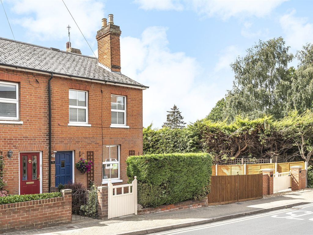 2 bed detached house to rent in Church Street, Crowthorne RG45, £1,450