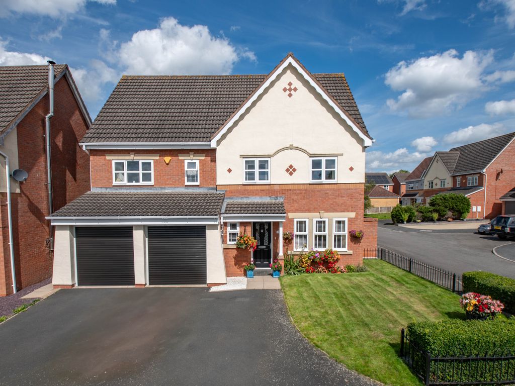 7 bed detached house for sale in Sandown Drive, Catshill, Bromsgrove