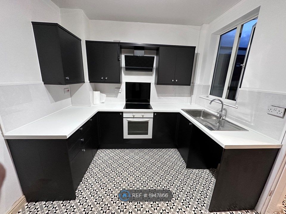 3 bed terraced house to rent in Rhyl Street, Featherstone, Pontefract