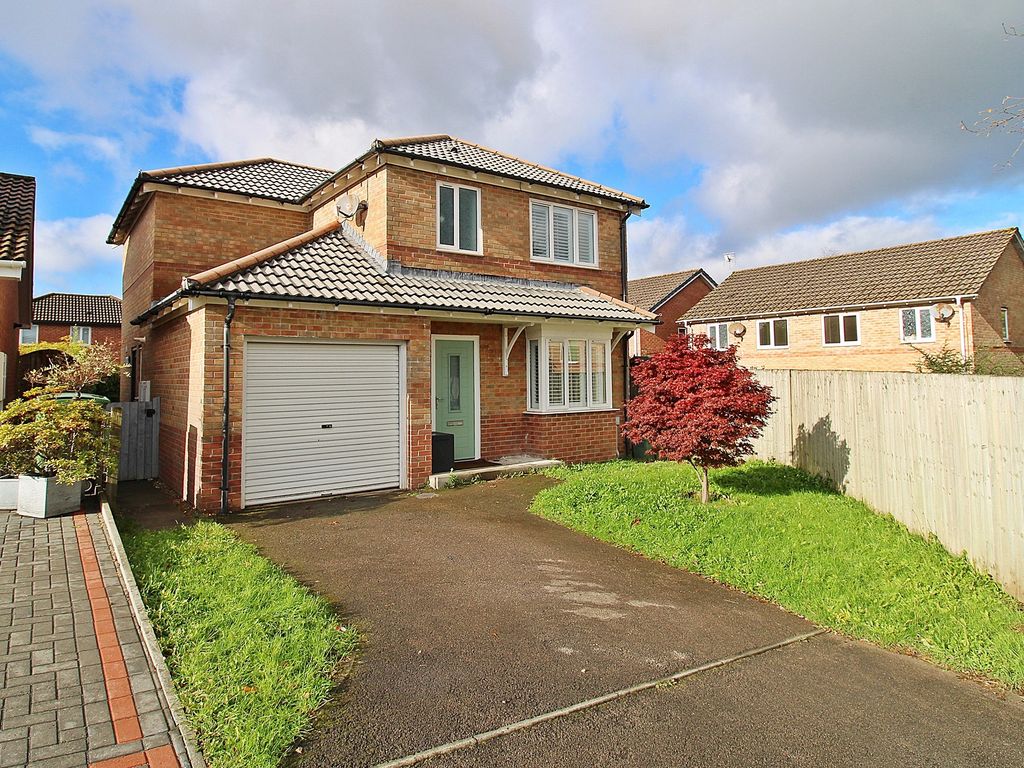 3 bed detached house for sale in Hunters Avenue, Llanharan, Pontyclun